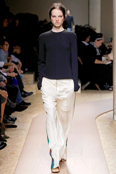 Look 25